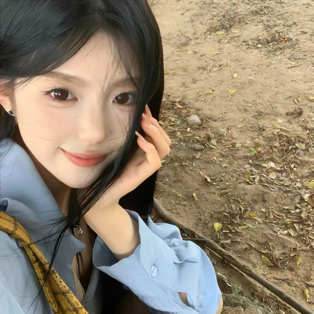 背鸭子的男孩